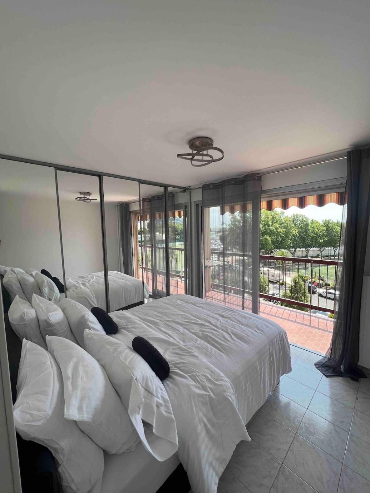 Pour 6 Personnes Proche De L'aeroport Apartament Nicea